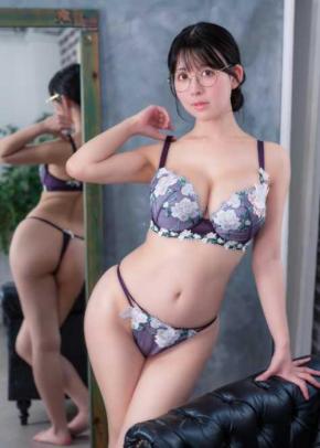 「Tバックが刺さります!」“現役OL”木村絵里子、レース下着&鏡に映る美しいシルエットにファン悶絶