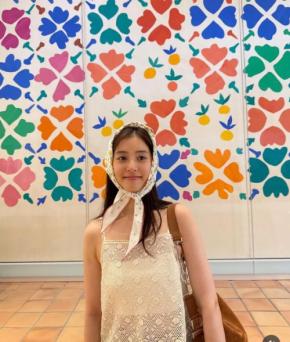 「まさにDiorの女神…!」新木優子、南仏で魅せたスカーフコーデにファン悶絶「可愛すぎて息が止まる」「見惚れちゃう」