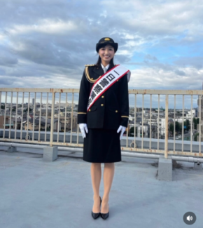 「なにしてもこの美しさ…!」望月理恵、凛々しい警察官制服姿に「すごくお似合い」と反響