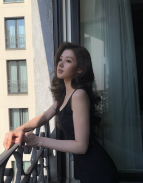 「ちょっと!!!えぐいです!!」TWICE・サナ、黒ドレスで魅せる洗練された美貌に世界中が悶絶