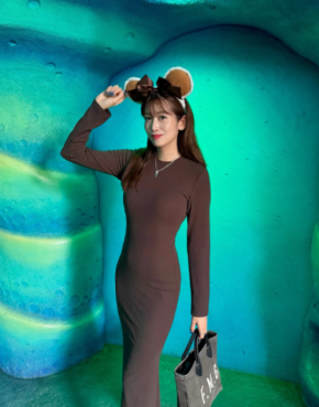 「美人姉妹」「スタイルいいね」中川安奈、妹とディズニーシー満喫 ボディーライン露わなタイトワンピ姿に絶賛の声