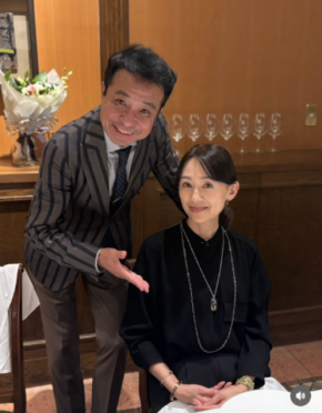 「まさにいい夫婦のお手本」「素敵なご夫婦」中山秀征、妻・白城あやかの誕生日会を報告&仲良し夫婦姿にファンほっこり