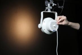 既存設備に設置・無段階調光可能な業務用LEDスポットライト「エスエルワンマークスリー」2025年5月27日販売開始～業界初、1台で7つの色温度設定可能で、作業性と演出機能を同時に向上～