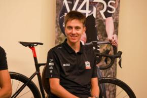 イタリアのロードバイク「COLNAGO（コルナゴ）」よりタデイ・ポガチャル選手サイン入り「COLNAGO V4Rs」をチャリティーオークションに出品