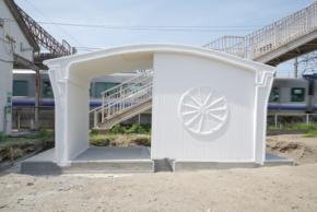 世界初の3Dプリンター駅舎！JR初島駅の駅舎が一晩で建設完了！