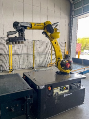 荷おろし作業にロボットを導入、DXが進む物流の新たな一歩