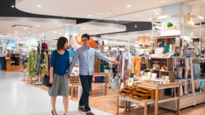 買い物の満足度が最も高いお店は？○○が百貨店で初の1位、宅配では○○が圧勝
