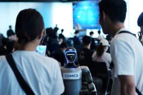 人手不足の現場に救世主！会話AIロボットがおもてなしを生む!?