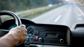 通信の“安定化”で自動運転を進化！NTT、モビリティ向けリアルタイム通信基盤を開発