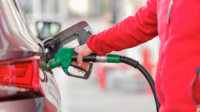 給油タイミングを逃さない!ガソリン価格の地域別トレンドと暫定税率廃止による値下がりを即チェック