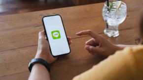 その1分の遅れが命取りに…クマ目撃をLINEで瞬時に届ける「クマアラート」が自治体の初動を変える?