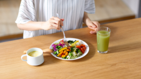 忙しい人ほど置き去りにしている「食事」　AIが自動で整える健康管理とは？