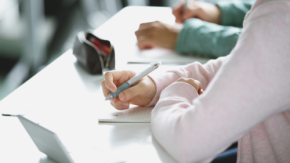 Geminiで先生の負担はどこまで減る？授業準備も評価もAIに任せることができるのか