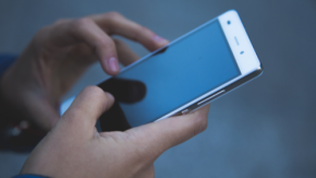 Googleの新しいスマホシリーズどれを選ぶ?価格とAIと充電の差が一目でわかる