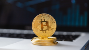 金の歴史的下げとビットコインの同時安は何を警告している？