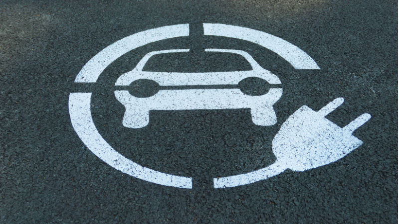 新興国の低コストEVと先進国の充電インフラ格差が広がる中、未来のクルマはどうなる？