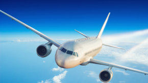 ローソンで「空の旅」気分が満喫できる、JALのCA監修スイーツ&機内スープ味の“からあげクン”など計12品が2月24日解禁。全国8エリア別の『限定ロールケーキ』も!