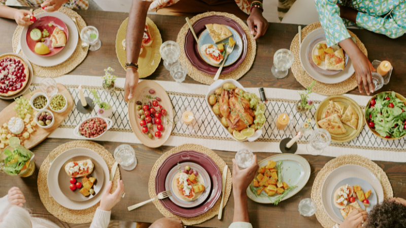 スガキヤ「半額」のスーちゃん祭！ 創業80周年でセットメニューが360円から。限定福袋やハズレなしの記念ガチャも同時開催。