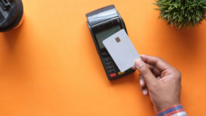 au PAY カードがリニューアル申込開始 Google Pay対応とアプリ利用速報通知で安心と利便性を強化 