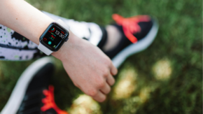 キッズケータイより便利？Apple Watchが385円で「子どもの連絡ツール」になる新プラン始動！