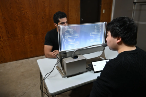 会話データを外部に送らない自動通訳。TOPPANが提供開始した非クラウド型の多言語窓口ソリューションとは？