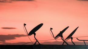 アンテナのない海や山もネット圏内に。宇宙から「高速・大容量」でデータを送る新技術が始動！