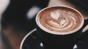 その一杯のコーヒーも30％オフに？スマホでタッチするだけのVisa割開始