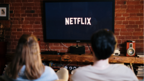 物語が国を動かす。Netflixが10年で3,250億ドルの価値を創出。エンタメがリアルの雇用と文化遺産を支える!