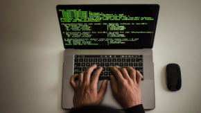 AI悪用でサイバー攻撃が劇的に加速。政府「ヤタシールド」で防衛を刷新!