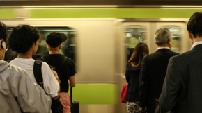 5Gミリ波を窓から引き込む国内初の実証！ 車内の1Gbpsエリアが40%から『97%』へ爆伸びした未来の車内Wi-Fi計画