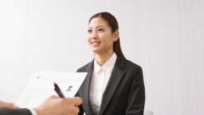 【2027年卒・4月就航概況】内々定率70.9%の売り手市場に潜む、活動継続率6割超の背景と学生の「辞退留保」の実態
