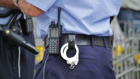 法人口座が空っぽに！警察庁が警告する自動音声と偽メールで端末を乗っ取るハイブリッド詐欺