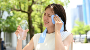 街の自販機がそのまま水分補給の場所に!出前館がサントリーのアプリを使って2万5000本分のジュースや お茶を配布