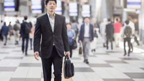 通勤ラッシュの駅でもネットが快適に？ ドコモ『5G SA』が5月27日から無料化へ