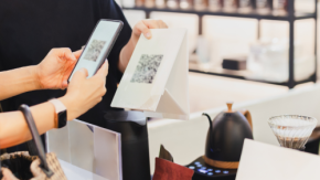 スマホを向けられない？QR読み取り５割が断念している衝撃