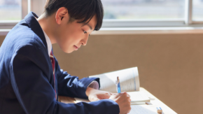 もう高い外部業者には頼まない！ 評価項目の変更もエクセルだけで一瞬で変えられる、大学の“書類整理”大改革