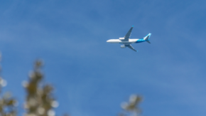 【ANA・JAL】2026年春から機内持ち込みルールが厳格化！「自分ですぐ棚に置ける重さ」やモバイルバッテリーの持ち込み制限
