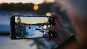 手元の紙にスマホをかざすだけ!文字が自動で浮き上がって「コピペ」できるって本当?