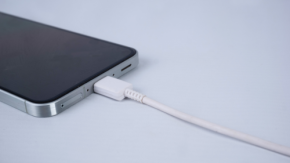 小田急線の全70駅で充電器が借りられる!スマホの充電切れをゼロにする「チャージスポット」導入の凄み