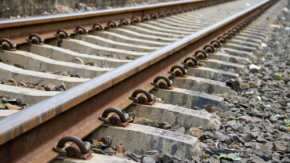 鉄道の設備故障に迅速対応が求められる中、鉄道版生成AIで復旧時間を50％短縮へ