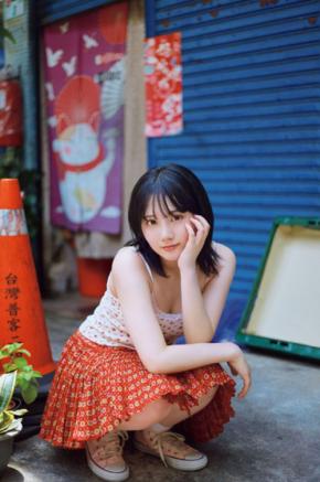 AKB48田口愛佳さん1st写真集!ランジェリー姿やベッド、シャワーでのドキッとするカット満載!