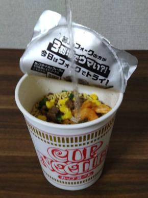 災害時の裏ワザ「水で食べるカップラーメン」は熱中症対策にもオススメ