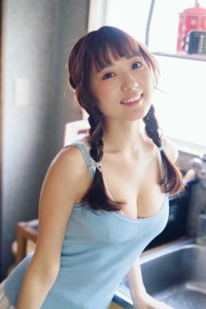 春蝶ちゃんのWebグラビアが無料で閲覧可能！同棲生活を妄想するあま～い部屋着カット満載！