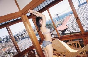 頓知気さきなさんフォトブック！　ランジェリー姿や入浴シーンなど3種類の裏表紙カット大公開！