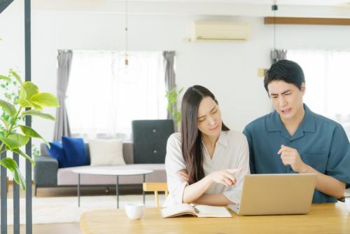 手取り「30万円」なのに、生命保険料を毎月「3万円」払っています。妻から「保障をつけすぎじゃない?」と言われましたが、住宅ローンがある家庭ならこれくらい払うのは普通なのでしょうか?