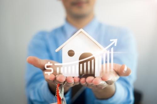 住宅ローン「残高3000万円・20年」…変動金利「0.5%→1.0%」に上昇したら、合計“156万円”返済が増える!?「固定金利の借り換え」「繰り上げ返済」すべき? 損しない判断基準