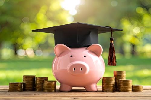 子どもの大学進学などのために、児童手当は貯金しようと思っています。ママ友が子ども名義の口座で貯金していると言っていたのですが、親名義で貯めるより何かメリットがあるのでしょうか?