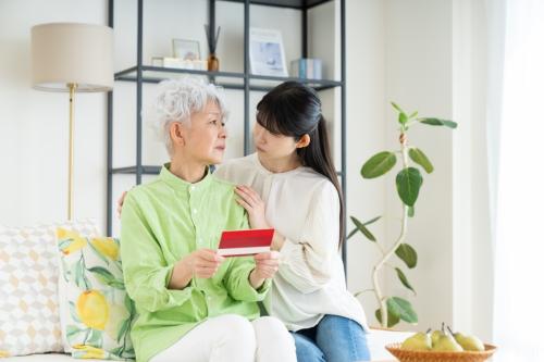 銀行から母に「10年以上利用がない口座」の連絡が。母は「自分のお金だから大丈夫」と言いますが、このまま放置すると預金を引き出せなくなるのでしょうか？