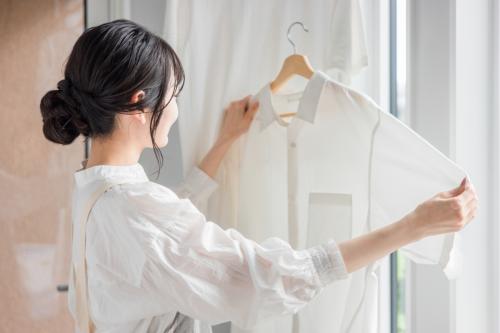 在宅勤務中、仕事の合間に洗濯や掃除をしています。同僚から「勤務中に家事をするのはサボりでは?」と指摘されましたが、仕事に支障がなくても問題になるのでしょうか?