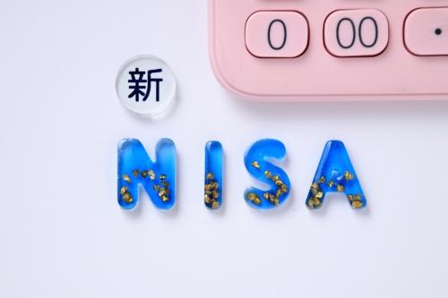NISAを始めましたが口座を開設した証券会社に送金しています。もっと簡単に積み立てていく方法はないのでしょうか？ できれば金融機関を変更したいと思っています